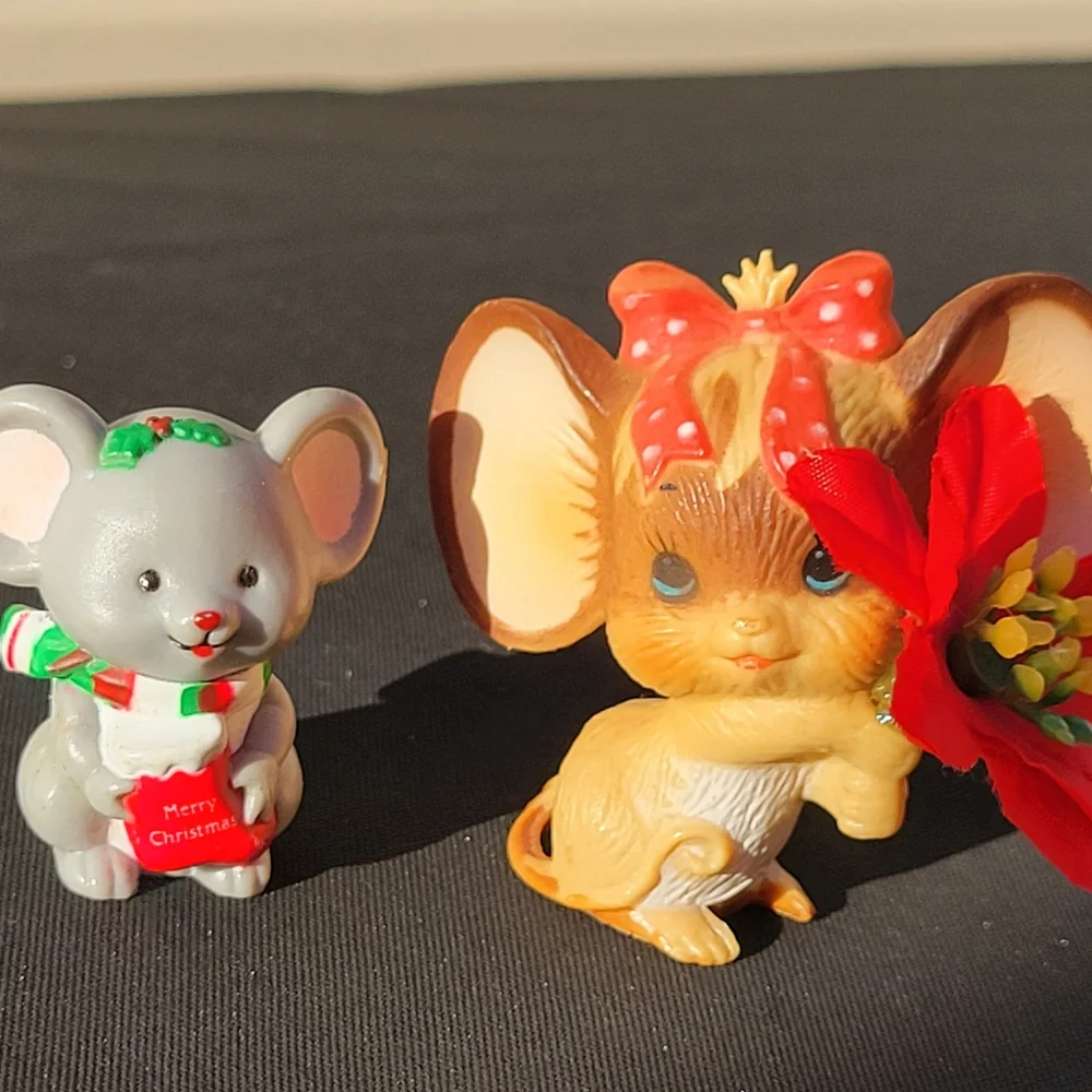 Cute Vintage Christmas Mice ~ Kitschy! ~ Russ Berrie ~ Tiny But Charming!